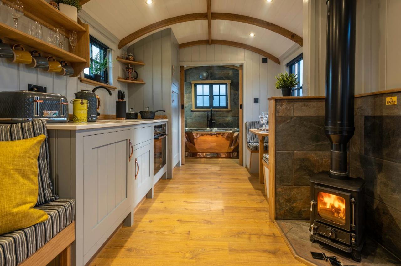 Monkwood Shepherds Hut - Ockeridge Rural Retreats Вустер Екстер'єр фото