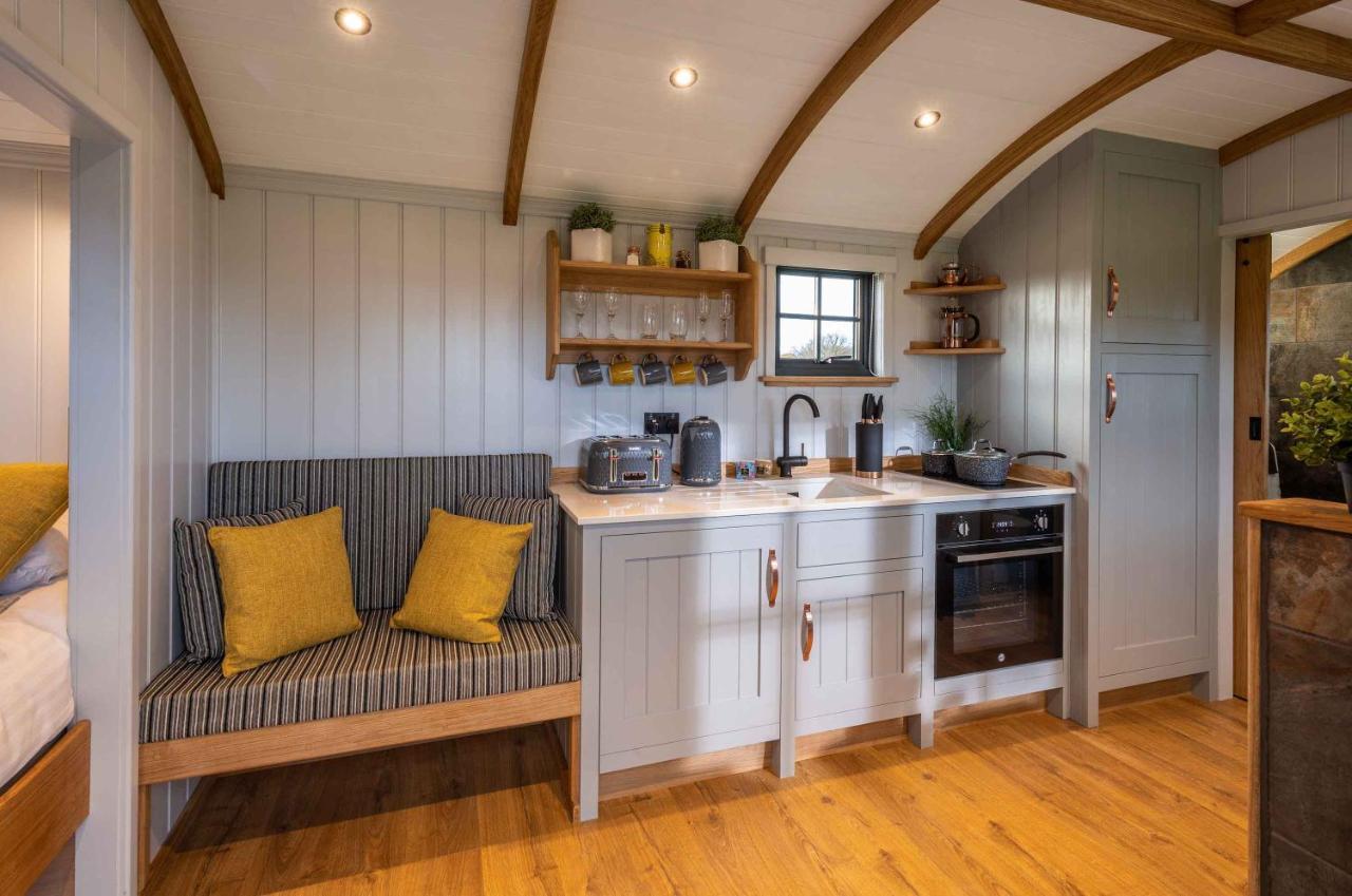 Monkwood Shepherds Hut - Ockeridge Rural Retreats Вустер Екстер'єр фото