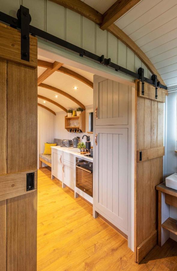 Monkwood Shepherds Hut - Ockeridge Rural Retreats Вустер Екстер'єр фото
