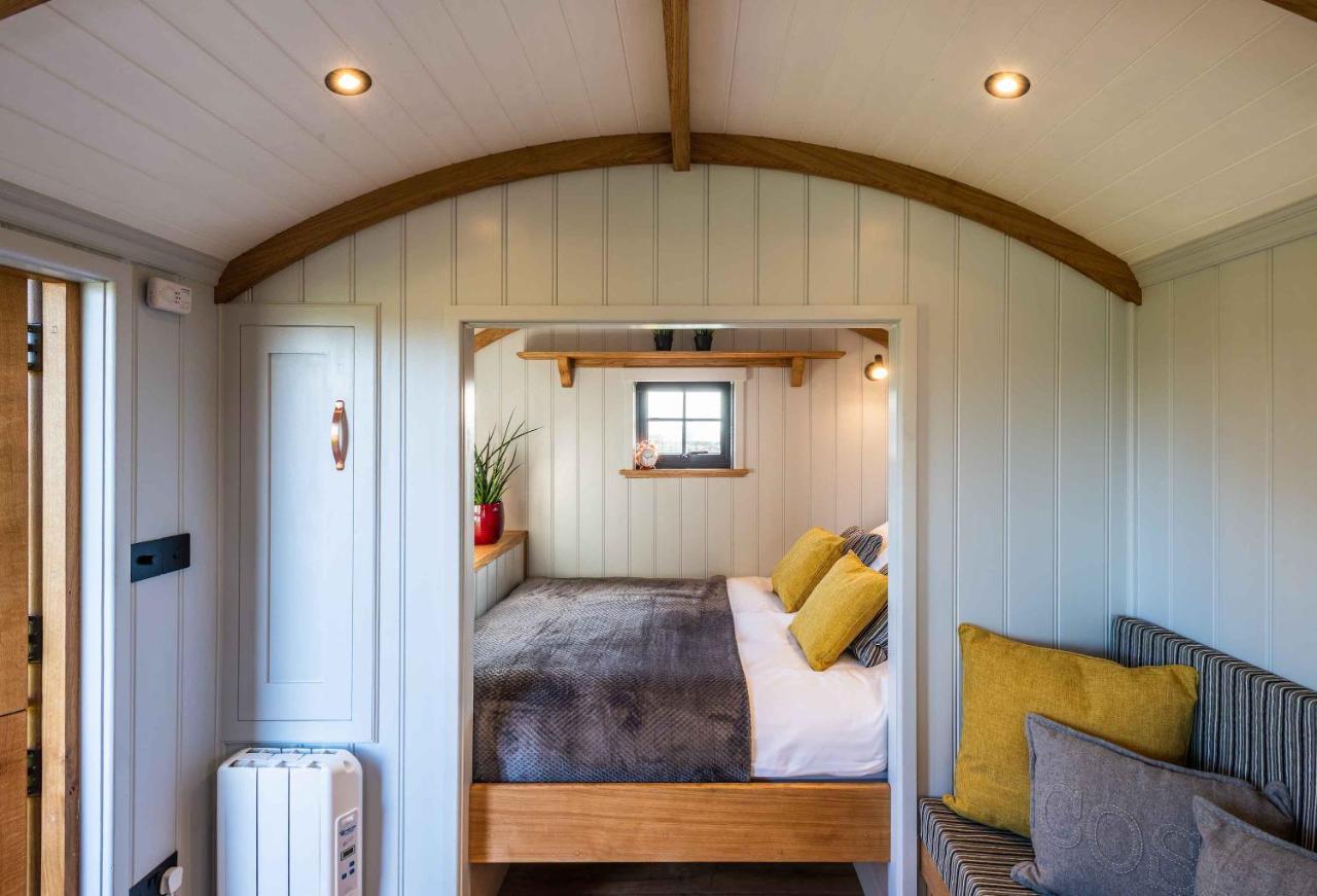 Monkwood Shepherds Hut - Ockeridge Rural Retreats Вустер Екстер'єр фото