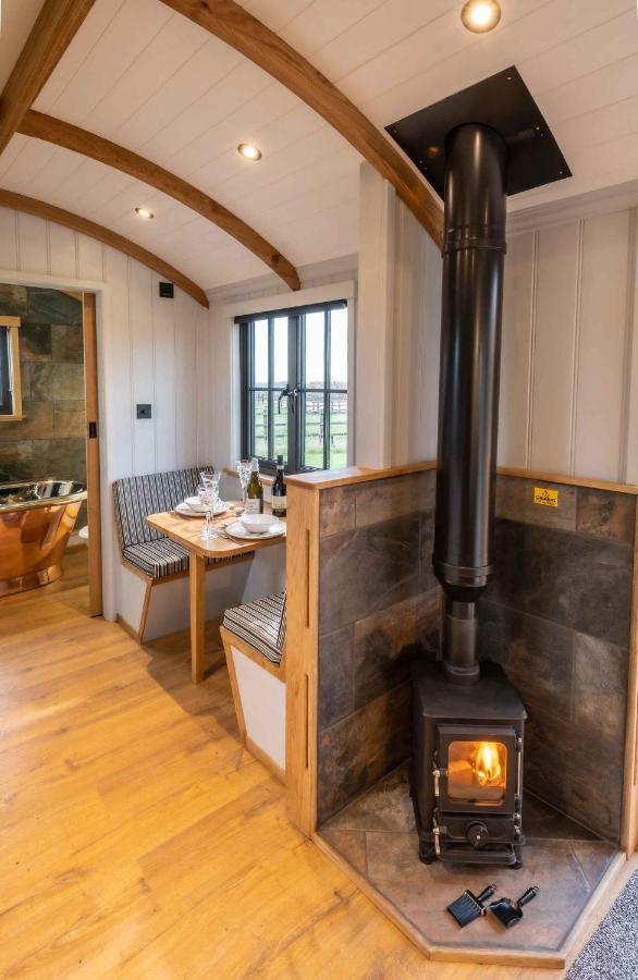 Monkwood Shepherds Hut - Ockeridge Rural Retreats Вустер Екстер'єр фото