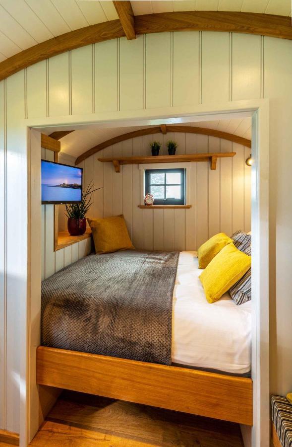 Monkwood Shepherds Hut - Ockeridge Rural Retreats Вустер Екстер'єр фото