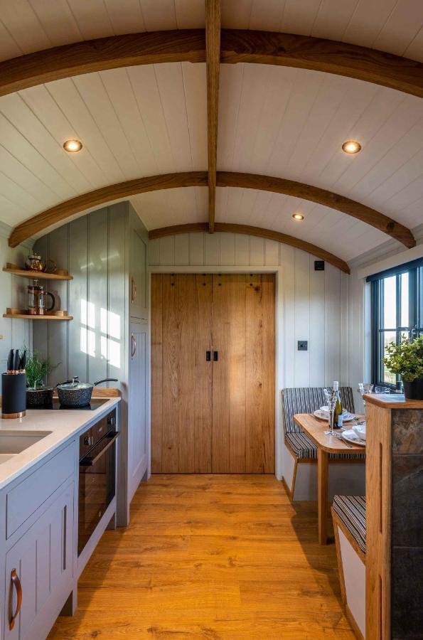 Monkwood Shepherds Hut - Ockeridge Rural Retreats Вустер Екстер'єр фото