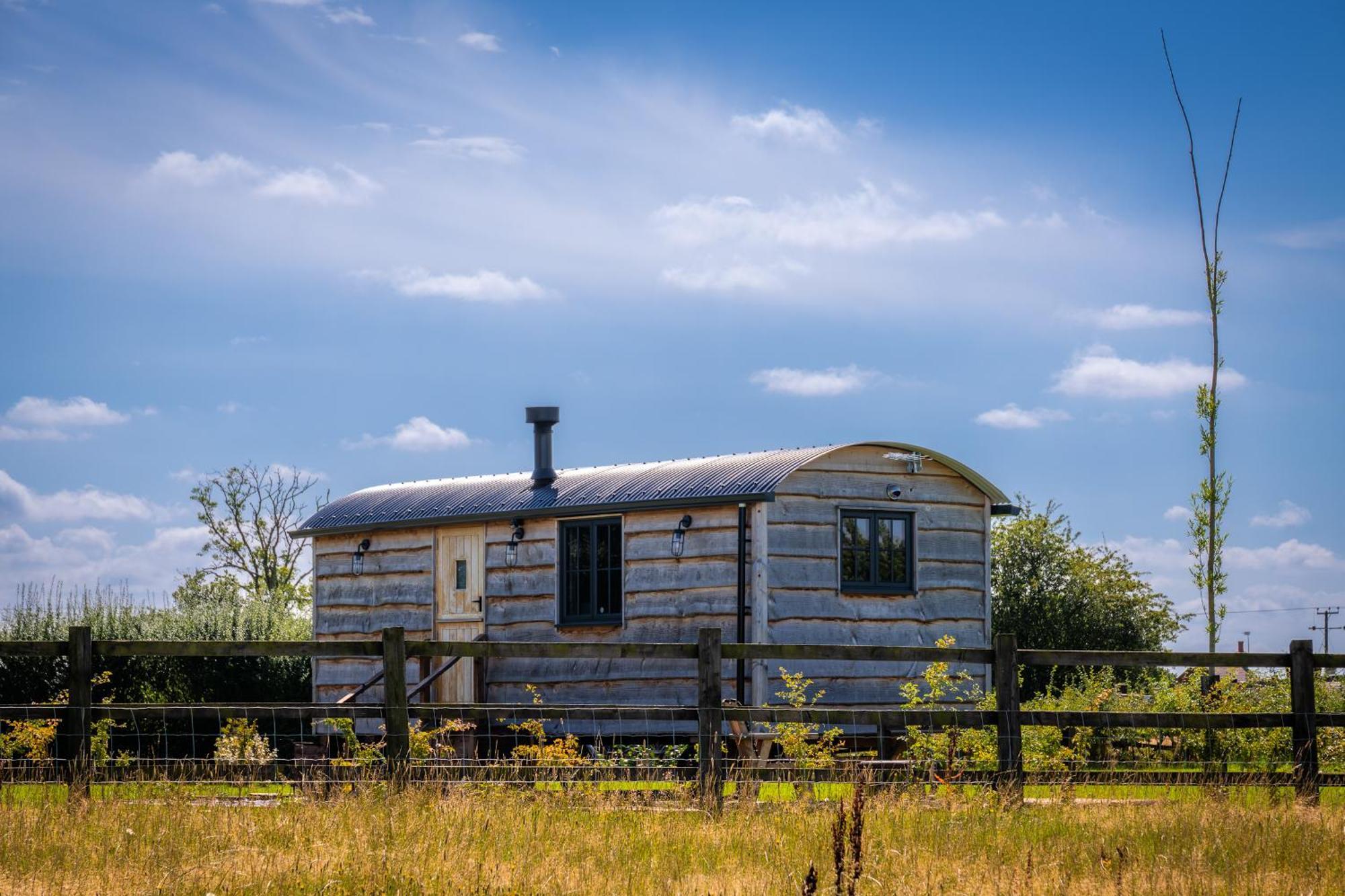 Monkwood Shepherds Hut - Ockeridge Rural Retreats Вустер Екстер'єр фото