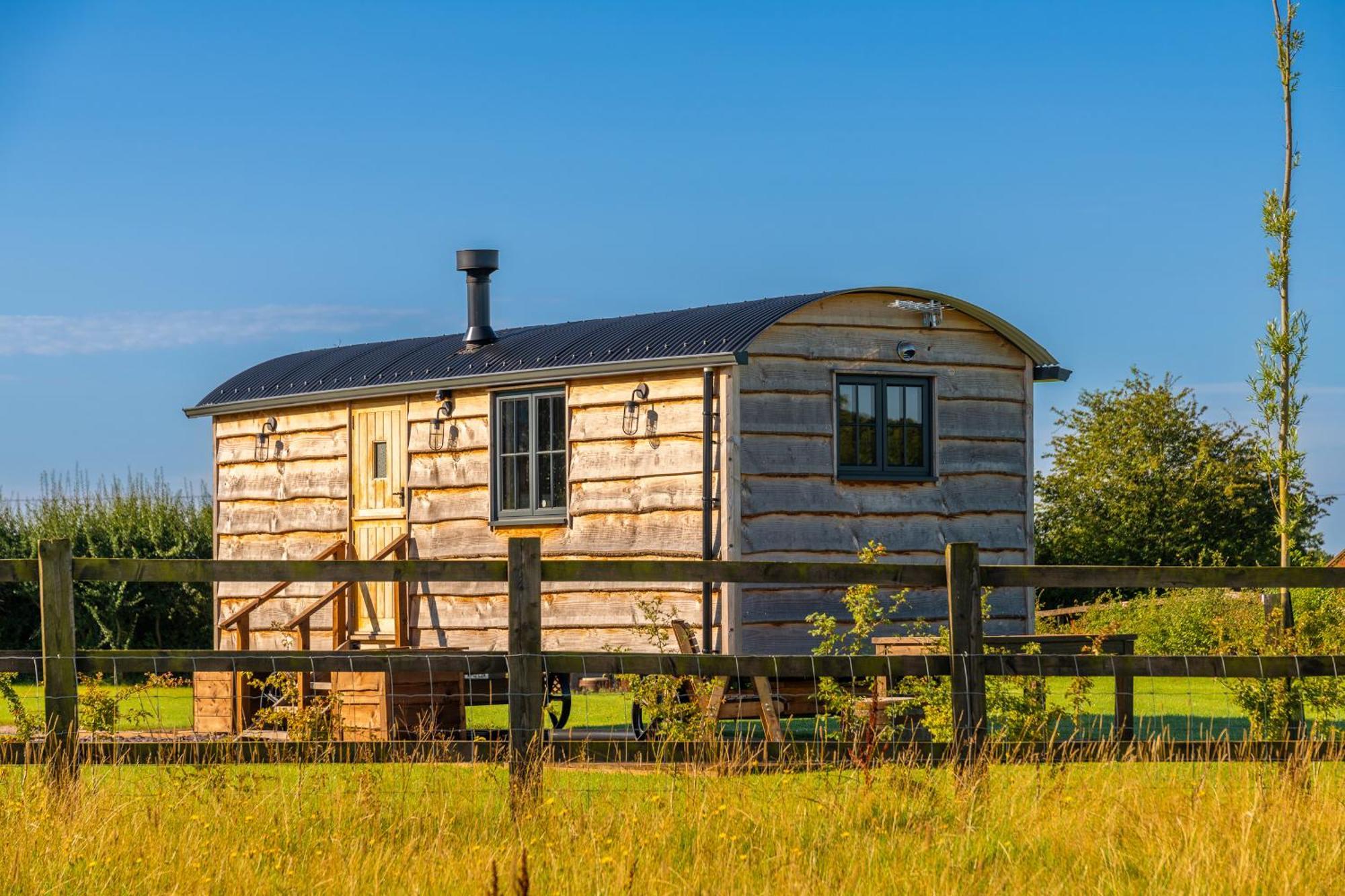 Monkwood Shepherds Hut - Ockeridge Rural Retreats Вустер Екстер'єр фото